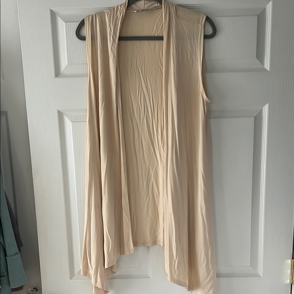 meateor Tops - Cream Sleeveless Drape Vest